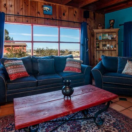 Chuck'S Cabin In A Joshua Tree Community トウェンティナイン・パームズ エクステリア 写真