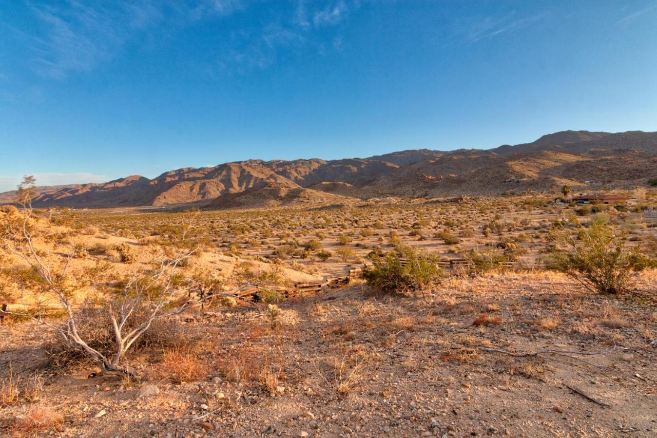 Chuck'S Cabin In A Joshua Tree Community トウェンティナイン・パームズ エクステリア 写真