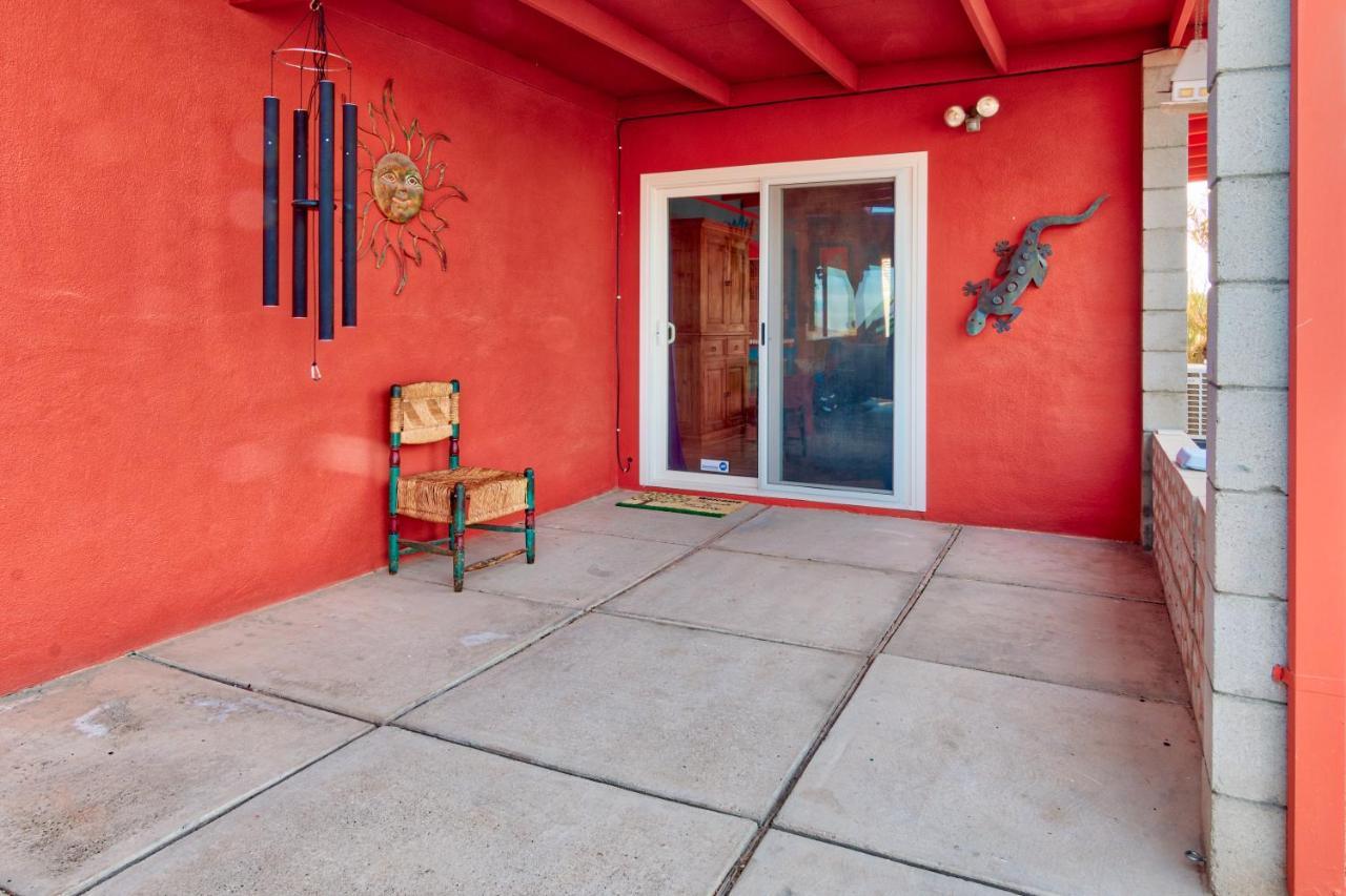 Chuck'S Cabin In A Joshua Tree Community トウェンティナイン・パームズ エクステリア 写真