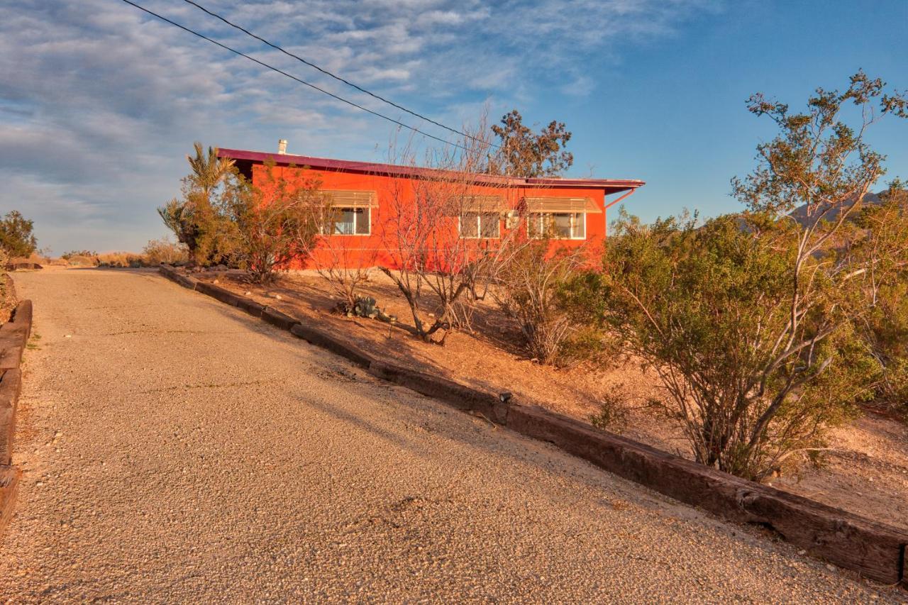Chuck'S Cabin In A Joshua Tree Community トウェンティナイン・パームズ エクステリア 写真